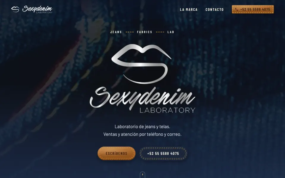 Portada del sitio de Sexydenim Laboratory con su logotipo sobre fondo azul mezclilla